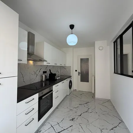 Appartement Familial T3 Terrasse, Clim & Parking Gratuit *