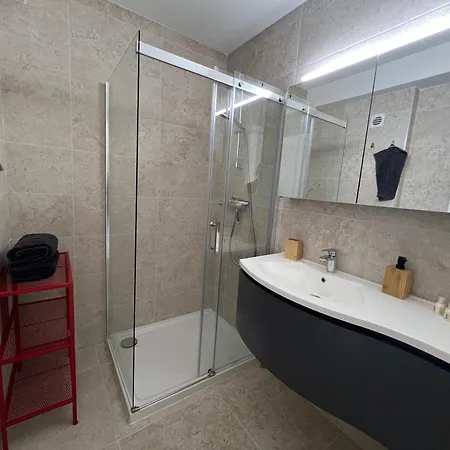Appartement Familial T3 Terrasse, Clim & Parking Gratuit *